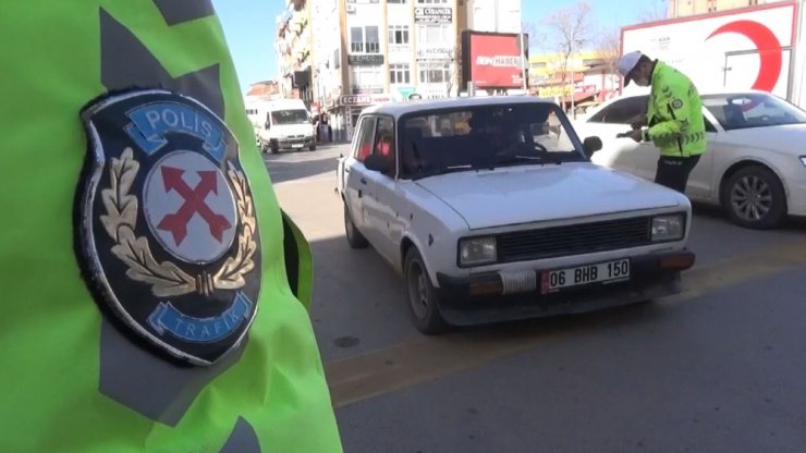 Aksaray’da polisin uygulamaları sürüyor