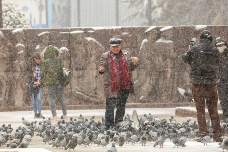 Ankara’da kar etkisini artırdı