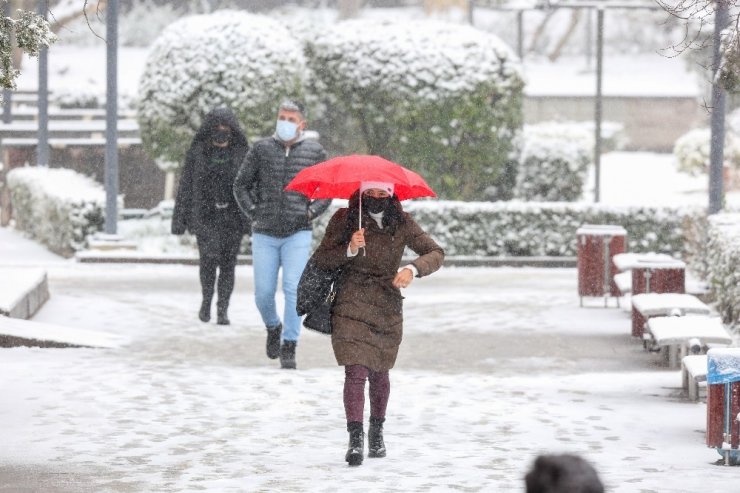 Ankara’da kar etkisini artırdı