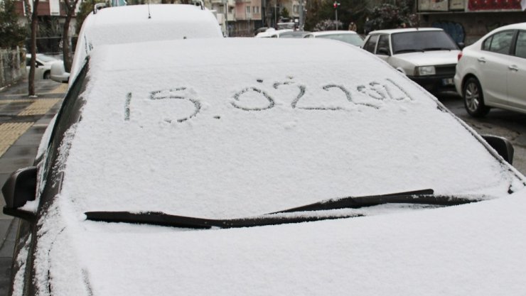 Ankara’da beklenen kar yağışı başladı