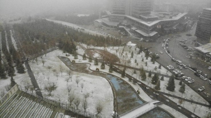 Ankara’da kar yağışı ve sis havadan görüntülendi