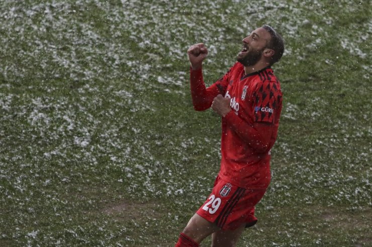 Cenk Tosun, Beşiktaş’a dubleyle döndü