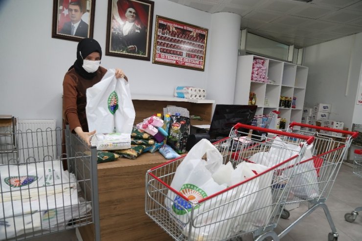 Gölbaşı Belediyesi ihtiyaç sahiplerinin yanında olmaya devam ediyor