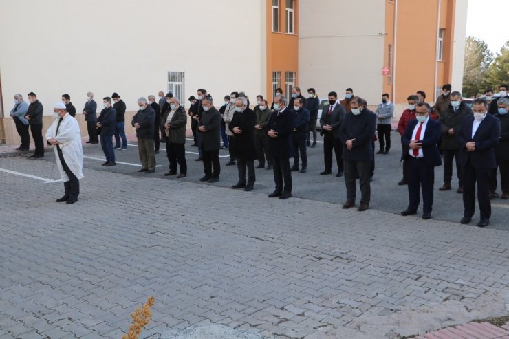 Gara bölgesinde şehit edilen polis ve askerlerimiz için cenaze namazı kılındı