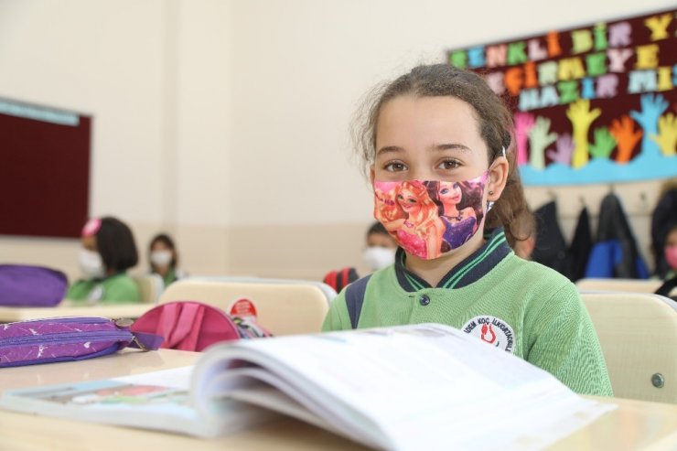 Vali ve Belediye Başkanı çocukların sevincine ortak oldu