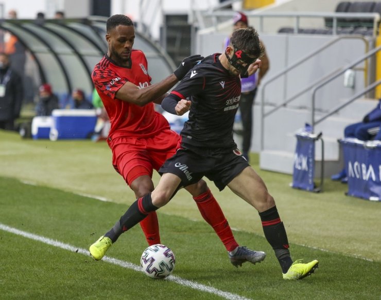 Süper Lig: Gençlerbirliği: 0 - Beşiktaş: 1 (Maç devam ediyor)