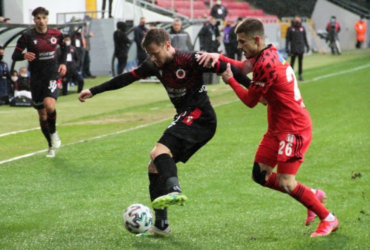 Süper Lig: Gençlerbirliği: 0 - Beşiktaş: 1 (İlk yarı)