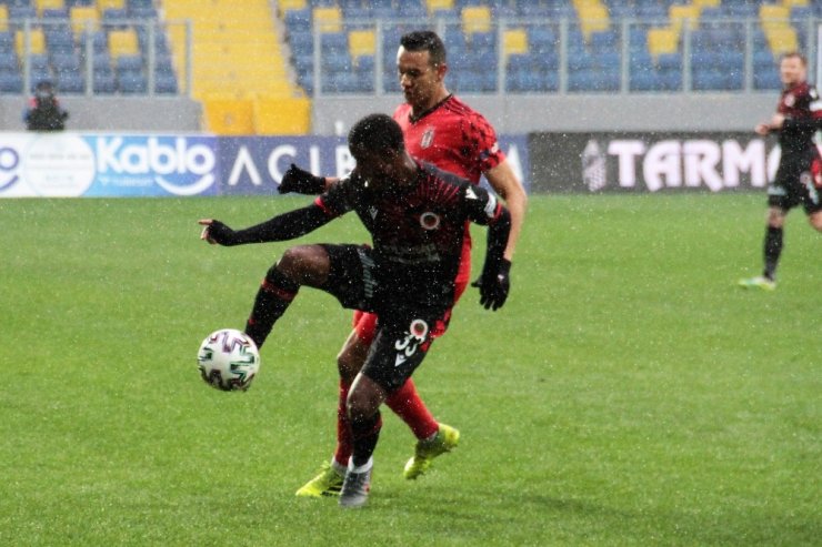 Süper Lig: Gençlerbirliği: 0 - Beşiktaş: 1 (İlk yarı)