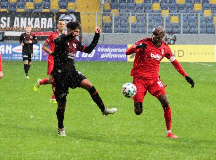 Süper Lig: Gençlerbirliği: 0 - Beşiktaş: 1 (İlk yarı)