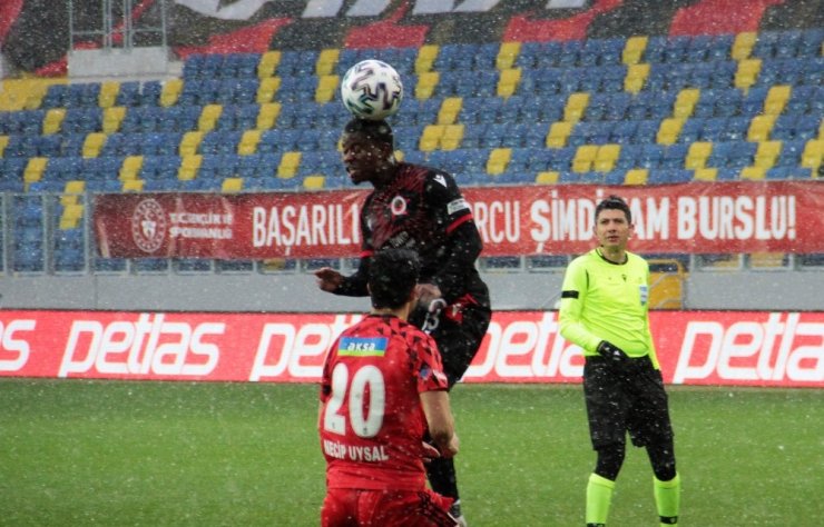 Süper Lig: Gençlerbirliği: 0 - Beşiktaş: 1 (İlk yarı)