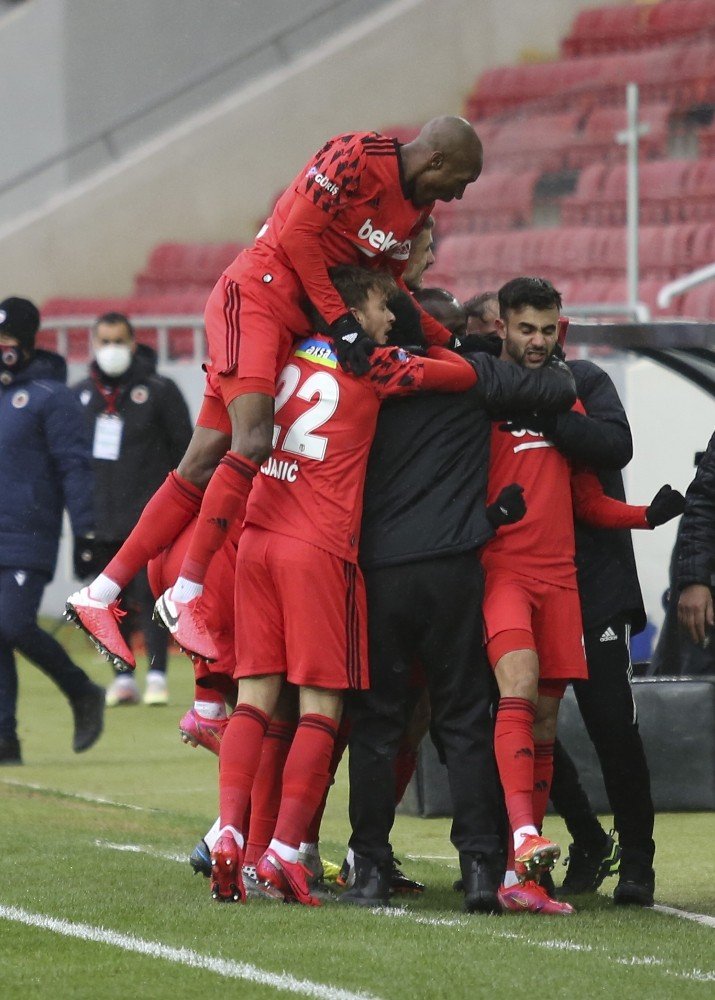 Süper Lig: Gençlerbirliği: 0 - Beşiktaş: 1 (İlk yarı)