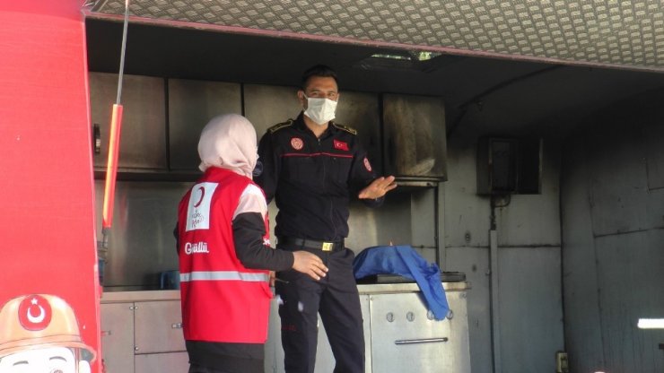 İtfaiyeden ev kadınlarına ‘Yangın’ eğitimi