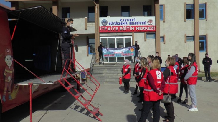 İtfaiyeden ev kadınlarına ‘Yangın’ eğitimi