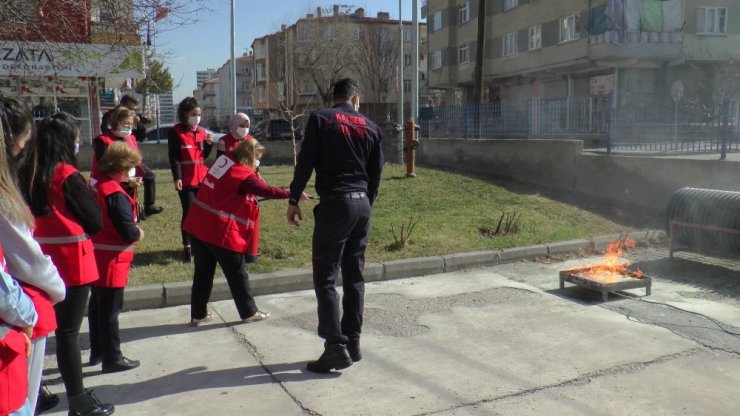 İtfaiyeden ev kadınlarına ‘Yangın’ eğitimi