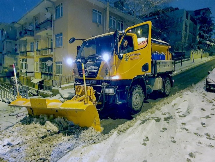 Çankaya’da aralıksız karla mücadele