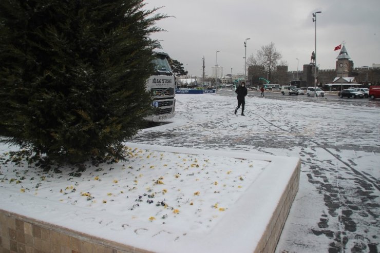 Kayseri beyaza büründü