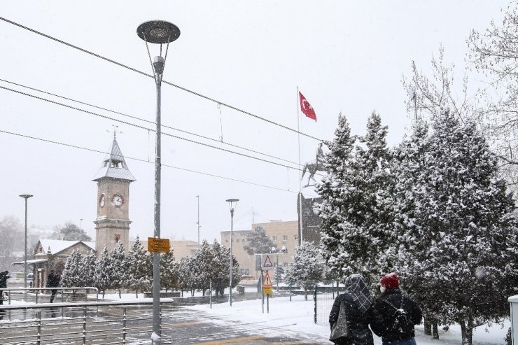 Kayseri’de 180 mahalle yolu ulaşıma açıldı