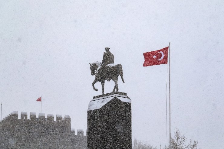 Kayseri’de 180 mahalle yolu ulaşıma açıldı