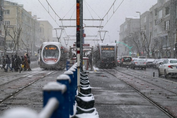 Kayseri’de 180 mahalle yolu ulaşıma açıldı