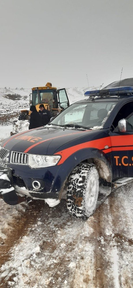 21 yaşındaki genç, paletli ambulansla hastaneye ulaştırıldı