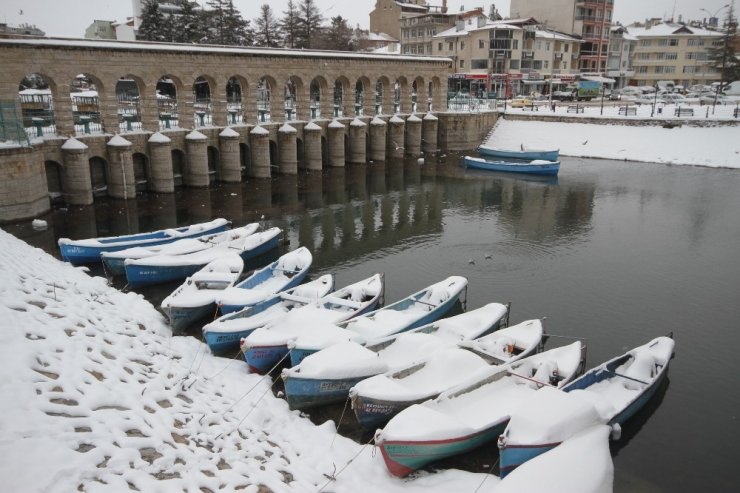 Beyşehir ve Derebucak’ta kar yağışı