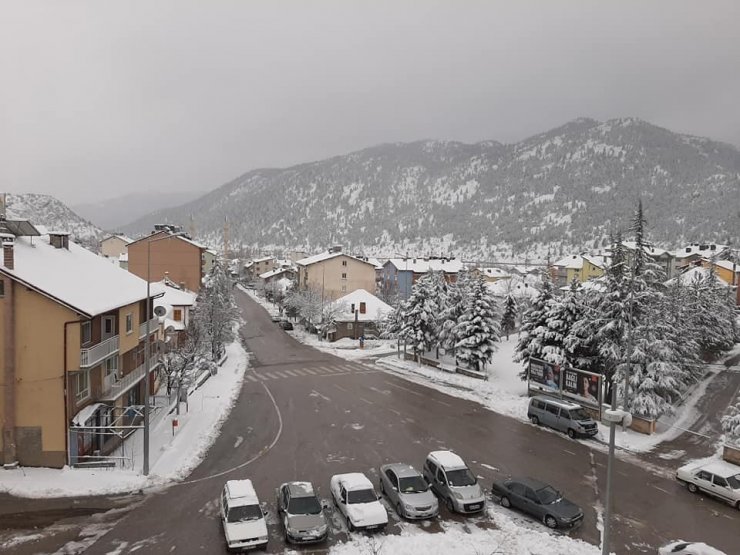 Beyşehir ve Derebucak’ta kar yağışı