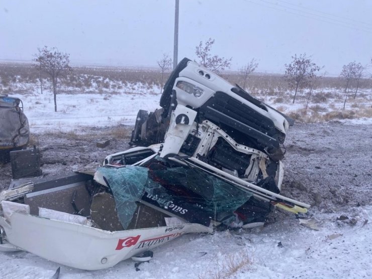 Konya’da tanker devrildi, sürücü yaralandı