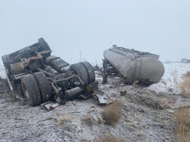 Konya’da tanker devrildi, sürücü yaralandı