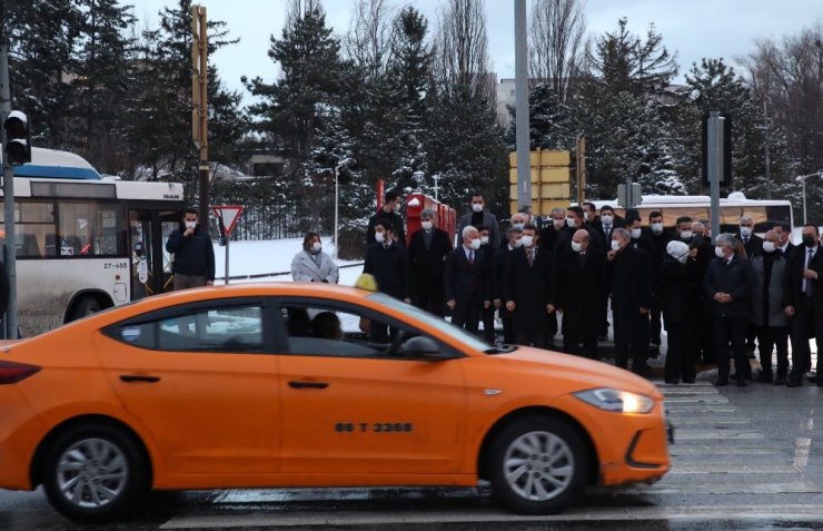 Bakan Akar ile Bakan Soylu TBMM’den yürüyerek ayrıldı