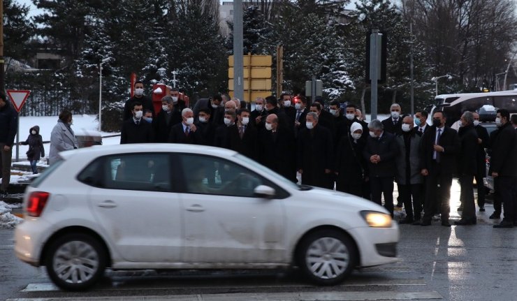 Bakan Akar ile Bakan Soylu TBMM’den yürüyerek ayrıldı