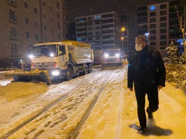 Pursaklar Belediyesi’nden gece gündüz yoğun mesai