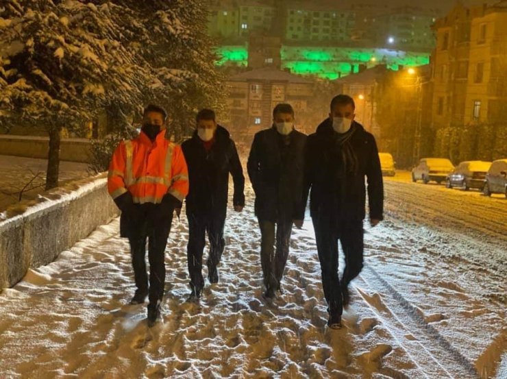 Pursaklar Belediyesi’nden gece gündüz yoğun mesai