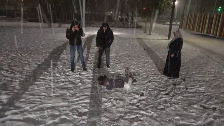 Kırıkkale’de kar sevinci: Doyasıya kar topu oynadılar