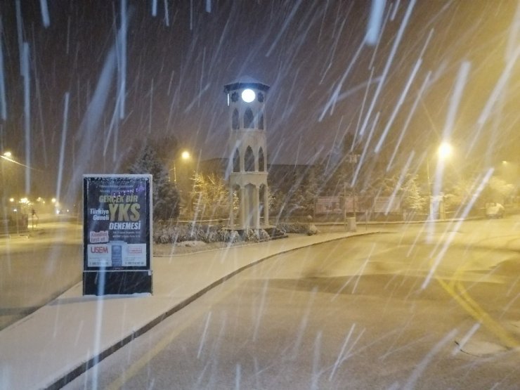 Aksaray’da kar yağışı etkisini sürdürüyor