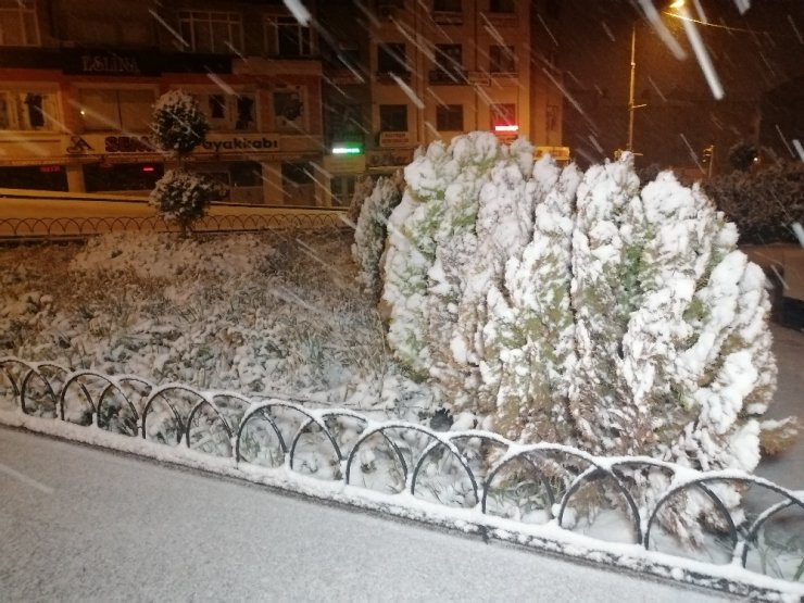 Aksaray’da kar yağışı etkisini sürdürüyor