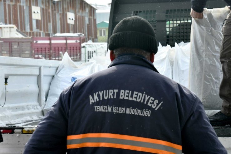 Ankara Büyükşehir Belediyesi’nden can dostlar için soğuk günlerde gönüllülerle iş birliği