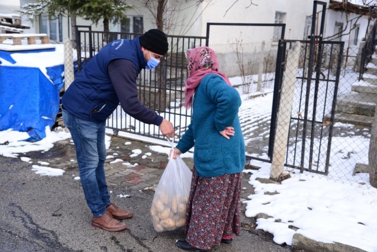 Başkent’te hem çiftçinin hem ihtiyaç sahiplerinin yüzü güldü