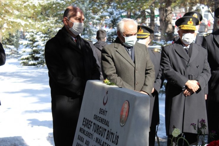 İçişleri Bakanı Soylu, Eşref Bitlis’i ve Gara Şehitleri’ni kabri başında andı