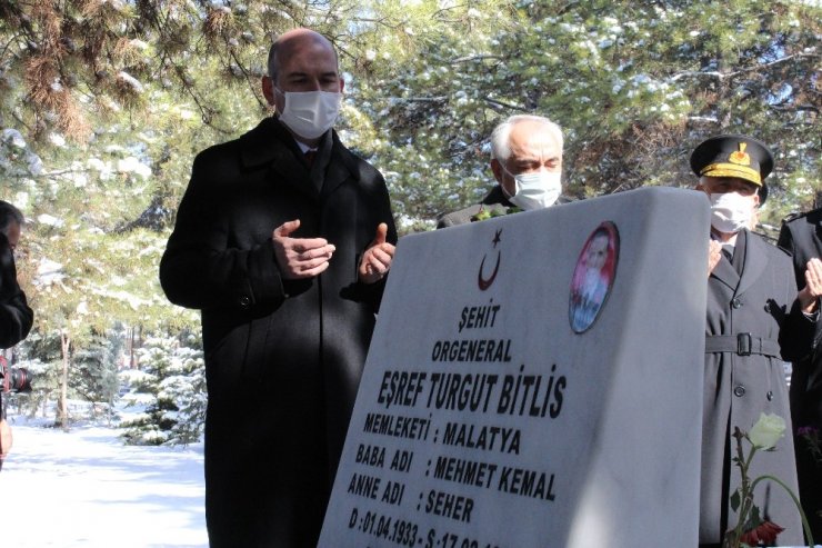 İçişleri Bakanı Soylu, Eşref Bitlis’i ve Gara Şehitleri’ni kabri başında andı