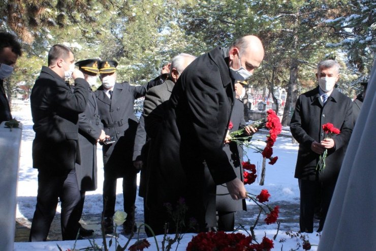 İçişleri Bakanı Soylu, Eşref Bitlis’i ve Gara Şehitleri’ni kabri başında andı