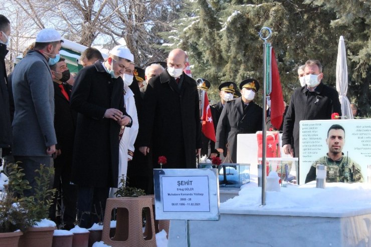 İçişleri Bakanı Soylu, Eşref Bitlis’i ve Gara Şehitleri’ni kabri başında andı