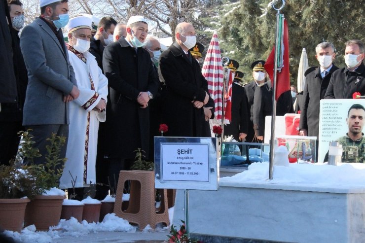 İçişleri Bakanı Soylu, Eşref Bitlis’i ve Gara Şehitleri’ni kabri başında andı