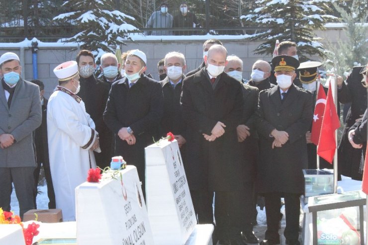 İçişleri Bakanı Soylu, Eşref Bitlis’i ve Gara Şehitleri’ni kabri başında andı