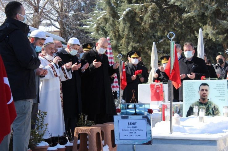 İçişleri Bakanı Soylu, Eşref Bitlis’i ve Gara Şehitleri’ni kabri başında andı