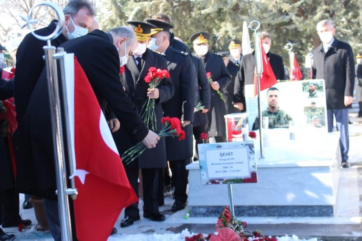 İçişleri Bakanı Soylu, Eşref Bitlis’i ve Gara Şehitleri’ni kabri başında andı