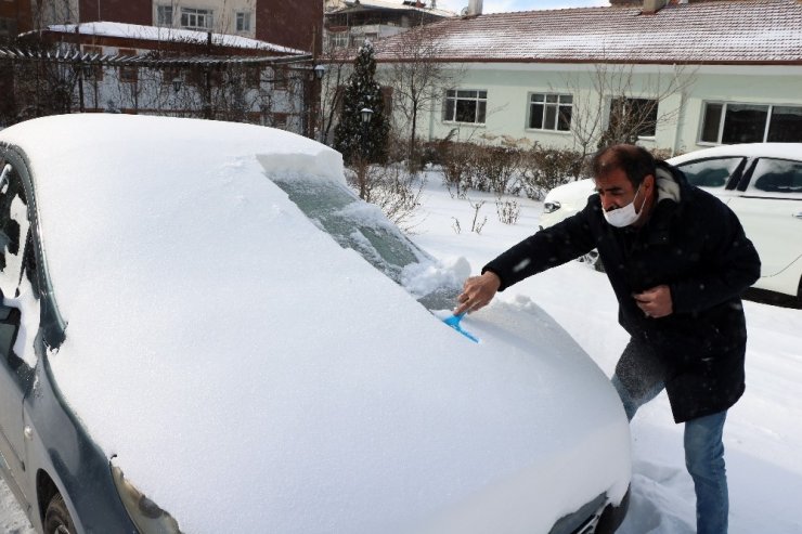 Yozgat’ta yapay şelale buz tuttu