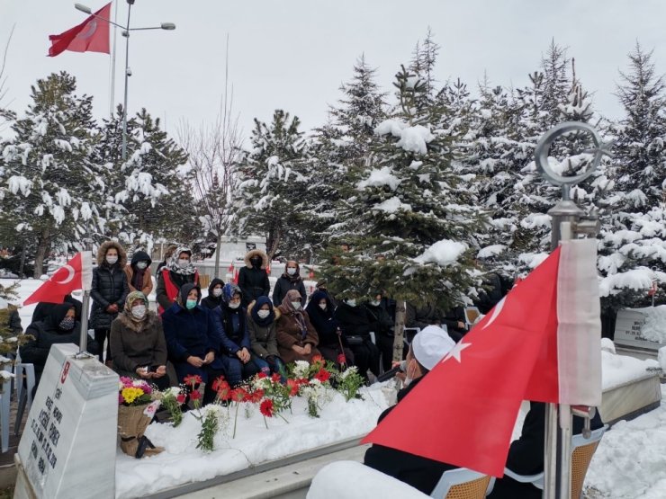 Kayseri’nin ilk kadın şehidi Pürnek kabri başında anıldı