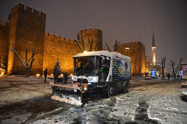 Kayseri’de 218 mahalle yolu ulaşıma açıldı