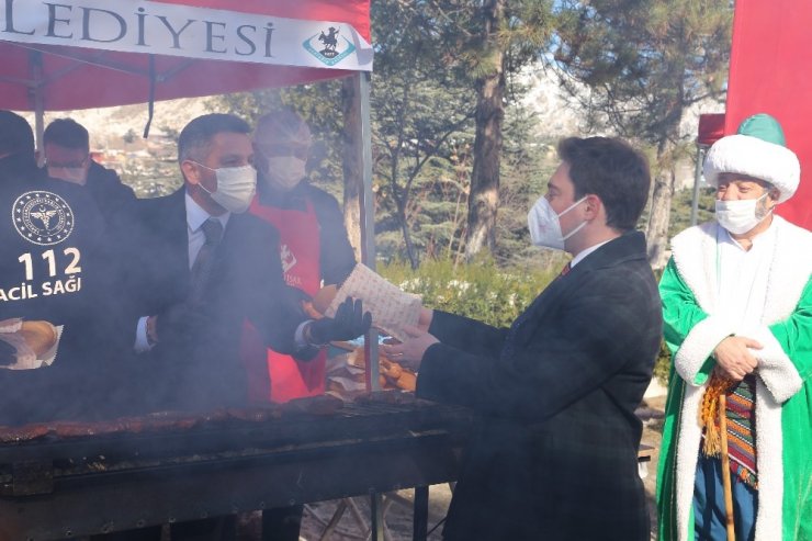 Sivrihisar Belediyesi’nden sağlıkçılara moral mangalı