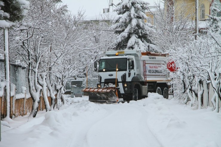 Talas’ta kış çalışmaları aralıksız devam ediyor